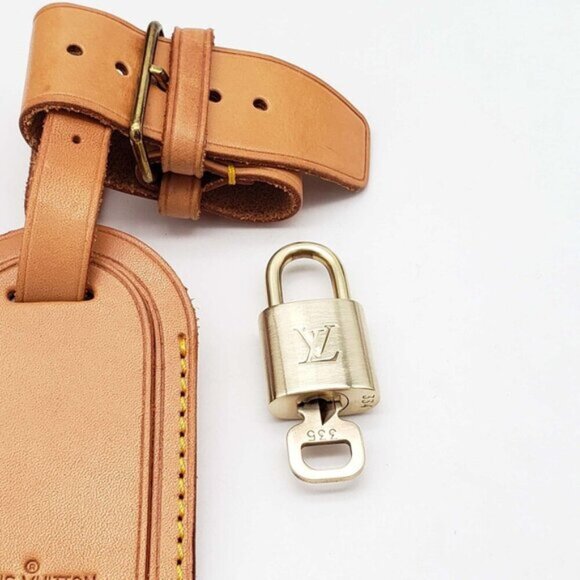 Authentic Louie Vuitton Luggage tag with Lock and Key 121225 - Picture 4 of 11
